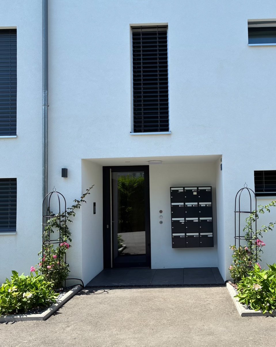 L'entrée de l'immeuble L'entrée de l'immeuble